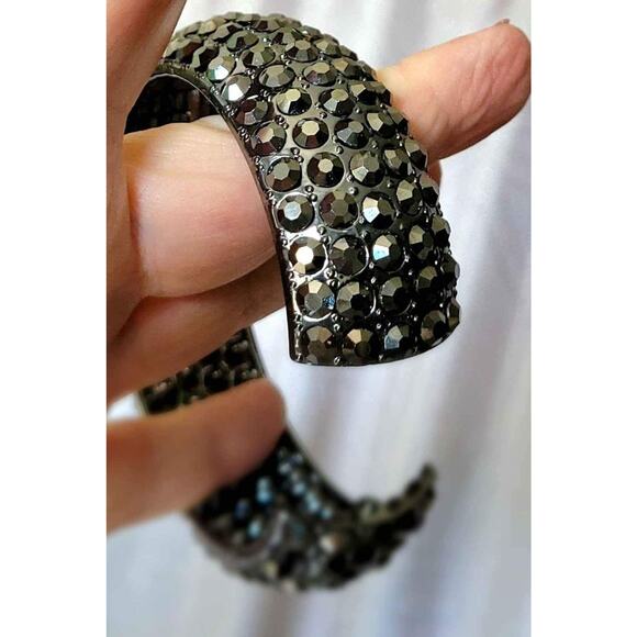 RARE PAPARAZZI ZI BRACELET Making My Way Gun Metal With Hematite Rhinestones NWT - Picture 2 of 6